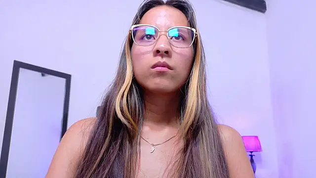 Skinny hottie18 online show from 6, 2, 2025