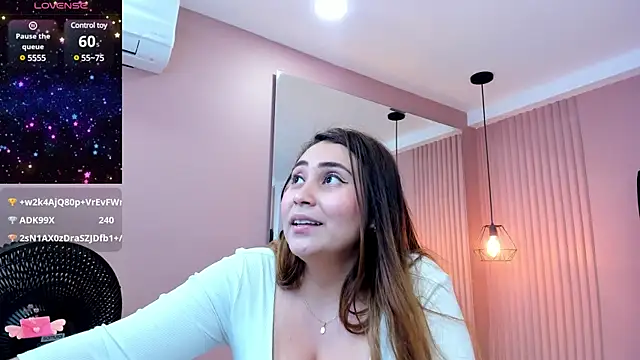 Snapshot of dulce_santamaria chatting on 8, 12, 2024 dulce santamaria online show from 8, 12, 2024