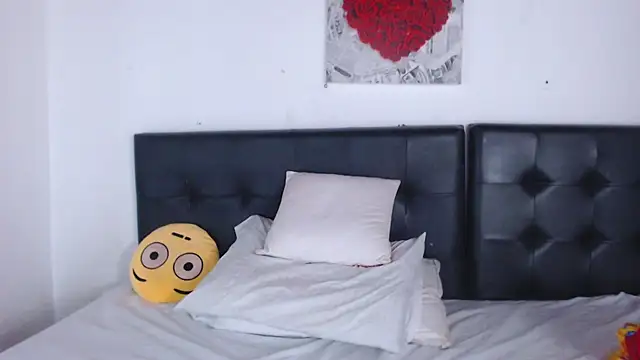 Snapshot of Amara_Red chatting on 31, 10, 2025 Amara Red online show from 31, 10, 2025