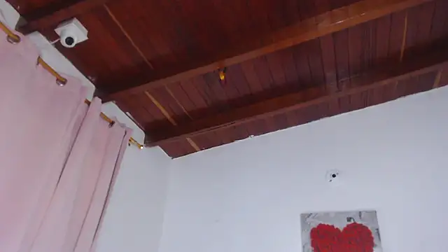 Snapshot of Amara_Red chatting on 14, 11, 2025 Amara Red online show from 14, 11, 2025