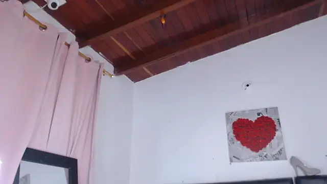 Snapshot of Amara_Red chatting on 19, 11, 2025 Amara Red online show from 19, 11, 2025