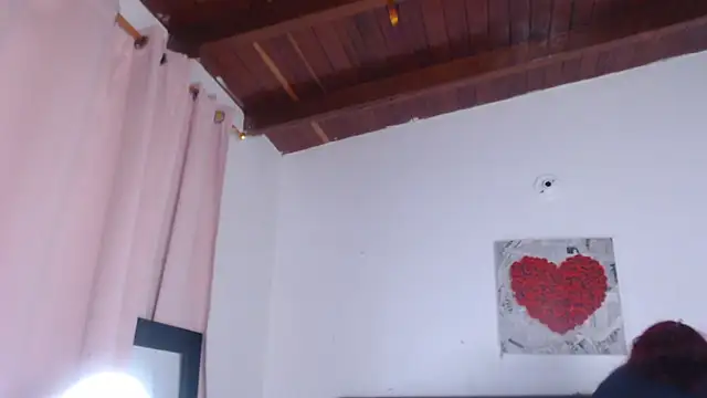 Snapshot of Amara_Red chatting on 4, 12, 2025 Amara Red online show from 4, 12, 2025