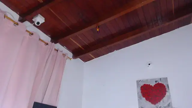 Snapshot of Amara_Red chatting on 18, 12, 2025 Amara Red online show from 18, 12, 2025