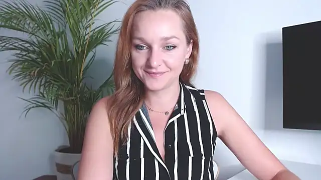 Snapshot of AliciaDesire chatting on 29, 10, 2025 AliciaDesire online show from 29, 10, 2025