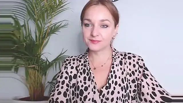 Snapshot of AliciaDesire chatting on 13, 11, 2025 AliciaDesire online show from 13, 11, 2025