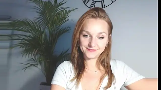 Snapshot of AliciaDesire chatting on 19, 11, 2025 AliciaDesire online show from 19, 11, 2025