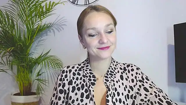 Snapshot of AliciaDesire chatting on 21, 11, 2025 AliciaDesire online show from 21, 11, 2025