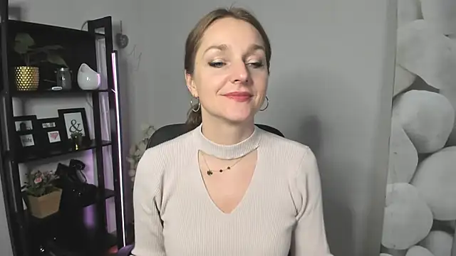 Snapshot of AliciaDesire chatting on 23, 2, 2026 AliciaDesire online show from 23, 2, 2026