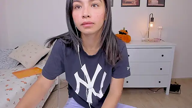 Snapshot of Adriennesexxx chatting on 28, 9, 2025 Adriennesexxx online show from 28, 9, 2025