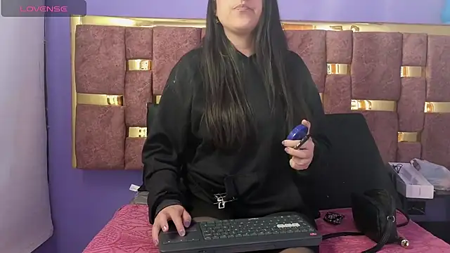 dakota guirl online show from 21, 3, 2025