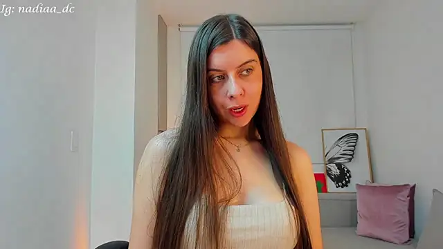 Nadiaa  online show from 4, 1, 2025