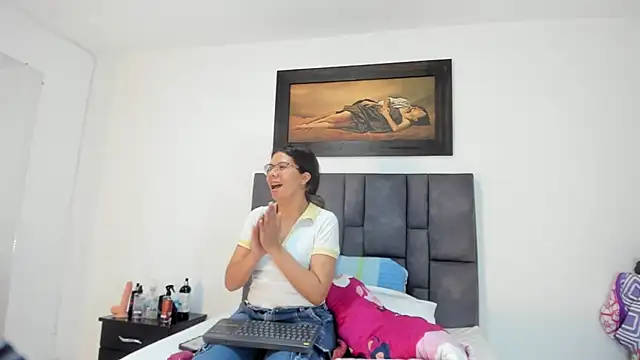 Snapshot of Vahiolet_smith chatting on 3, 3, 2026 Vahiolet smith online show from 3, 3, 2026