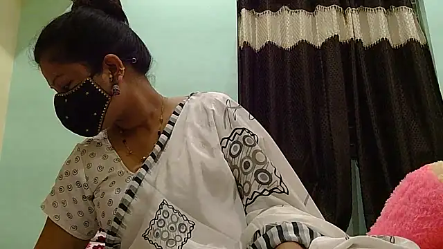 Snapshot of payal_sharma1 chatting on 13, 5, 2026 payal sharma1 online show from 13, 5, 2026