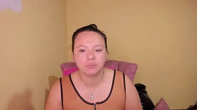 Snapshot of lauraguzman chatting on 14, 7, 2026 lauraguzman online show from 14, 7, 2026