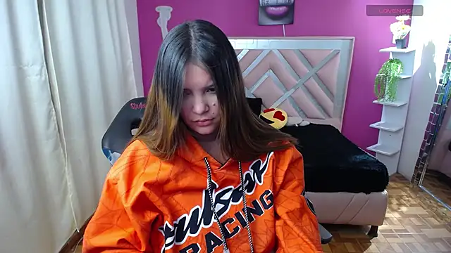 brithany smiith  online show from 31, 12, 2024