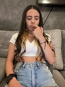 Snapshot of AbyThompson chatting on 5, 3, 2025 AbyThompson online show from 5, 3, 2025