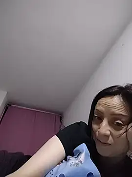 Snapshot of catalinamommyx chatting on 9, 7, 2026 catalinamommyx online show from 9, 7, 2026