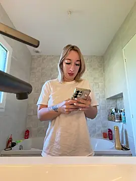 Snapshot of Giuliana_baby chatting on 7, 5, 2026 Giuliana baby online show from 7, 5, 2026