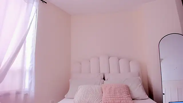 Snapshot of evely_coelloo chatting on 6, 11, 2025 evely coelloo online show from 6, 11, 2025