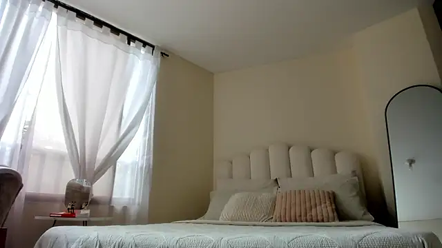 Snapshot of evely_coelloo chatting on 11, 11, 2025 evely coelloo online show from 11, 11, 2025