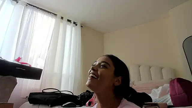 Snapshot of evely_coelloo chatting on 4, 2, 2026 evely coelloo online show from 4, 2, 2026