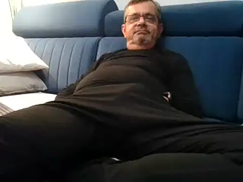 axecoman60 online show from 31, 1, 2025