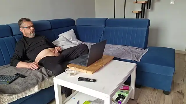 axecoman60 online show from 13, 3, 2025