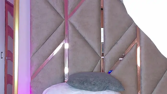 Lola King online show from 19, 3, 2025