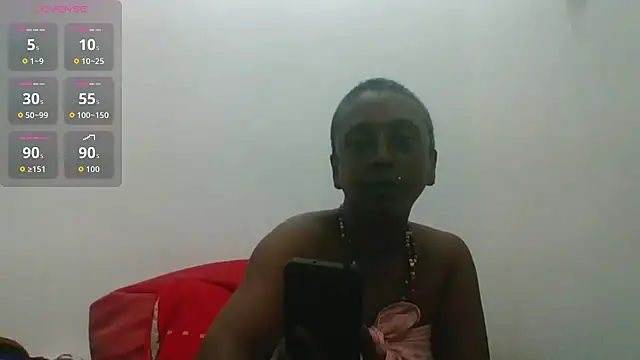 Snapshot of mamakarma1403 chatting on 7, 7, 2026 mamakarma1403 online show from 7, 7, 2026