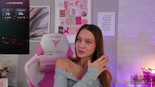 Snapshot of AliceBrayan chatting on 1, 3, 2025 AliceBrayan online show from 1, 3, 2025