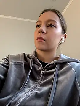 Snapshot of AliceBrayan chatting on 2, 10, 2025 AliceBrayan online show from 2, 10, 2025