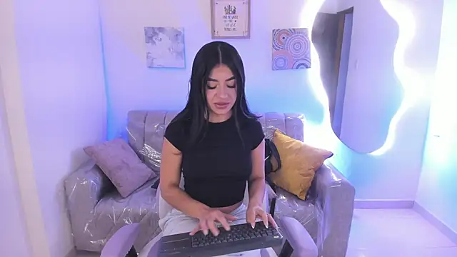 Snapshot of Charlotte_cowell_sub1_ chatting on 8, 1, 2026 Charlotte cowell sub1 online show from 8, 1, 2026