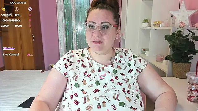 Snapshot of lovely_adelle chatting on 21, 12, 2024 lovely adelle online show from 21, 12, 2024