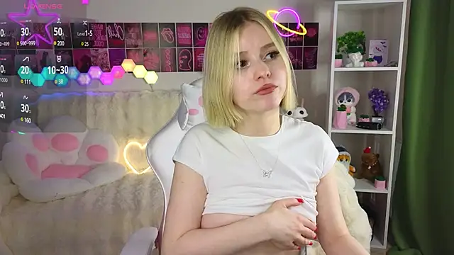 Snapshot of Dragonwind chatting on 12, 3, 2025 Dragonwind online show from 12, 3, 2025