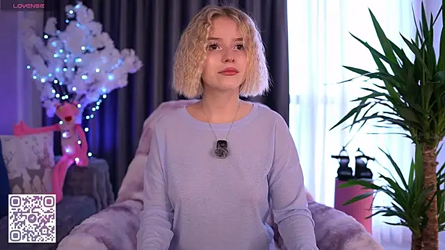 Snapshot of Dragonwind chatting on 14, 12, 2025 Dragonwind online show from 14, 12, 2025