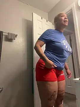 Snapshot of SexyHoneyRedd chatting on 9, 6, 2026 SexyHoneyRedd online show from 9, 6, 2026