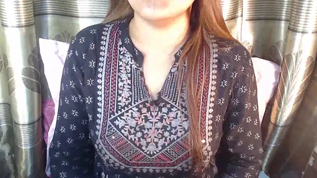 Snapshot of queen_angelina chatting on 15, 12, 2025 queen angelina online show from 15, 12, 2025