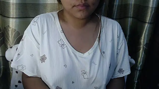 Snapshot of queen_angelina chatting on 1, 3, 2026 queen angelina online show from 1, 3, 2026