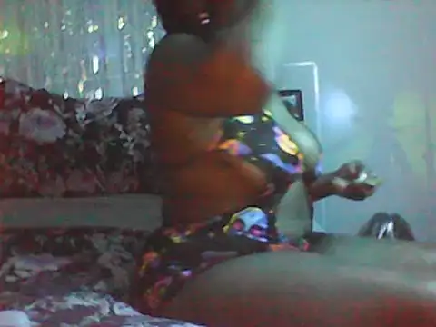 Snapshot of YourFaceMyThrone27 chatting on 1, 1, 2025 YourFaceMyThrone27 online show from 1, 1, 2025