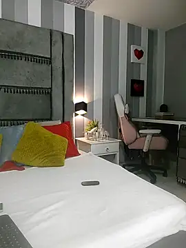 Julianewell online show from 11, 11, 2025