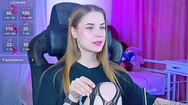 CuteMousee online show from 15, 9, 2025