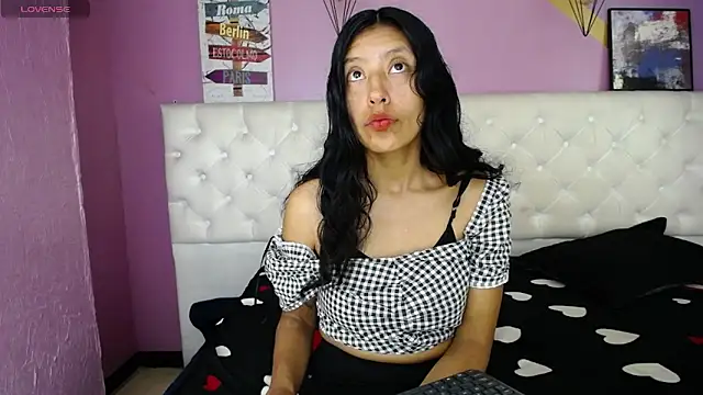 karolinee 66  online show from 7, 12, 2024