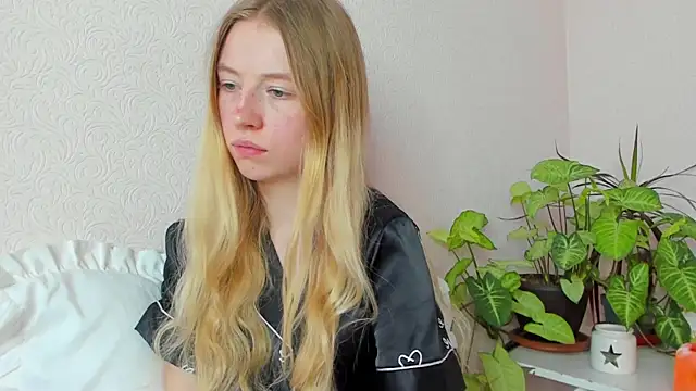 minidivaa  online show from 10, 1, 2025