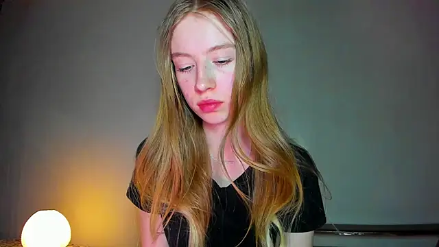 Snapshot of minidivaa_ chatting on 8, 4, 2026 minidivaa online show from 8, 4, 2026