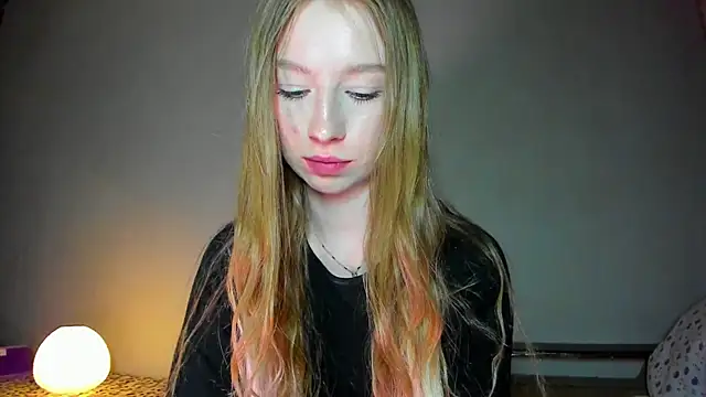 Snapshot of minidivaa_ chatting on 14, 4, 2026 minidivaa online show from 14, 4, 2026