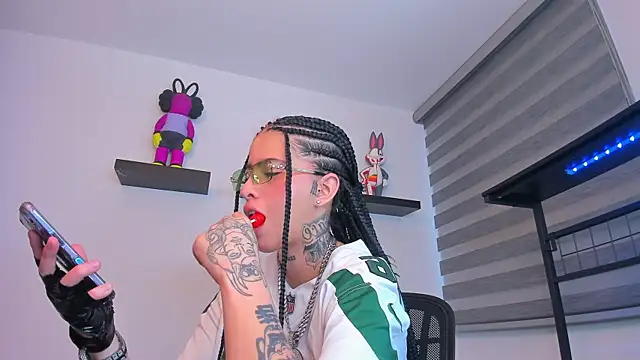 Gangster Girl online show from 21, 12, 2025