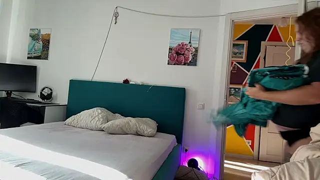 Snapshot of courteous_raspberrry chatting on 25, 9, 2025 courteous raspberrry online show from 25, 9, 2025