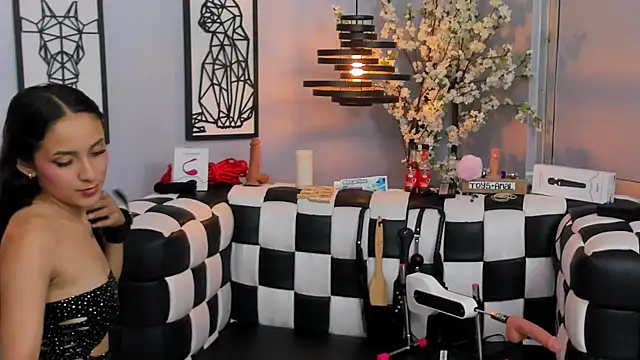 Snapshot of SARAFOXX_ chatting on 21, 12, 2024 SARAFOXX online show from 21, 12, 2024