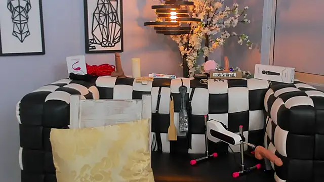 Snapshot of SARAFOXX_ chatting on 22, 12, 2024 SARAFOXX online show from 22, 12, 2024