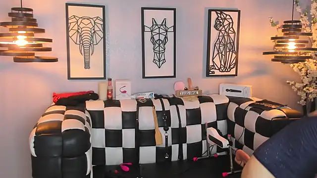 Snapshot of SARAFOXX_ chatting on 4, 1, 2025 SARAFOXX online show from 4, 1, 2025